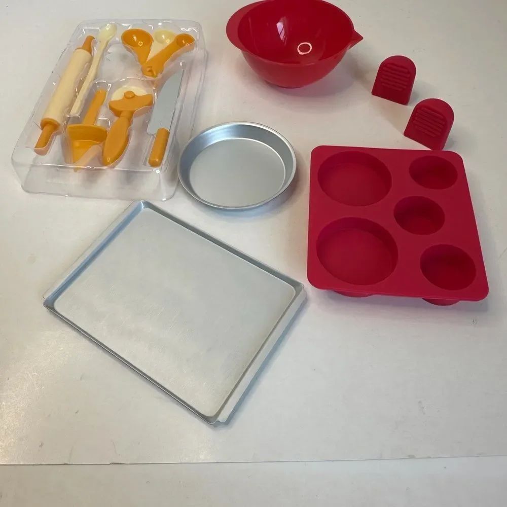 Smart Lab Toys 17 Pieces Tiny Bakeware Cooking Kit Mini Foods + Book STEM NEW
